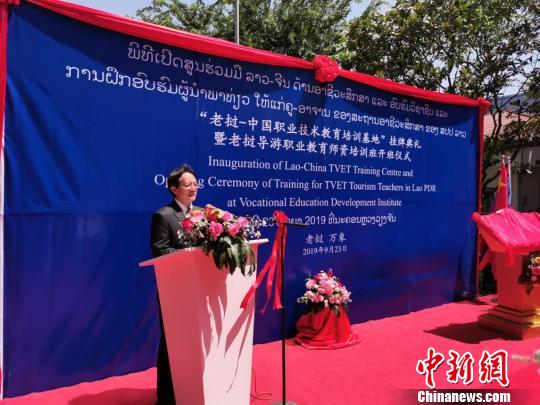 湖南省教育厅党组副书记、副厅长王瑰曙致辞。　杨帅 摄