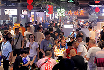 夜間經濟 扮靚天津夜間經濟，現代都市經濟業態之一。晚間購物、餐飲、旅游、娛樂、學習、影視、休閑……今年以來，各地“夜經濟”量質齊升，為經濟增長注入新動力。今年5月，天津市各條夜間經濟示范街區逐步開街。【詳細】商業財經|游在天津|科教文體|民生輿情