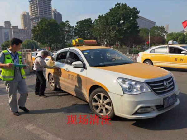 着工装、禁吸烟......武汉整治出租车市场秩序