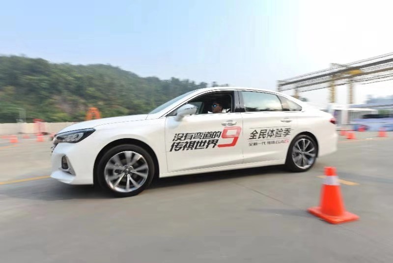 试驾体验全新一代传祺GA6 整车科技感十足