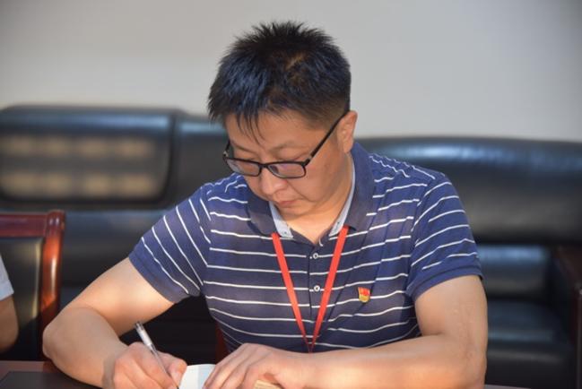 2《6》学校领导何勇、张凯、段峰、黄江元、张辉、韩兴华“不忘初心、牢记使命”主题教育活动进行表态发言