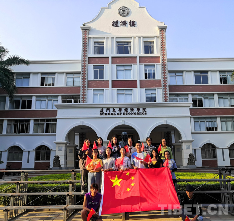 告白祖国 西藏民族大学在厦交流生与国旗同框