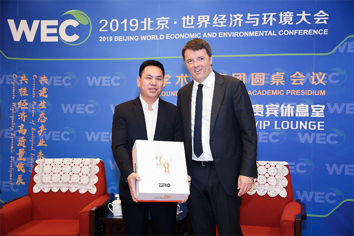 世界经济与环境大会，中国第一款无源智能控温皮鞋惊艳全场!