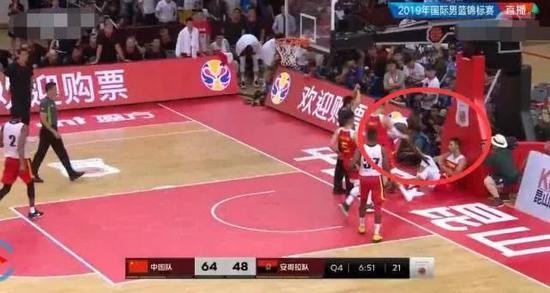 能阻止易建联的，也就只有恶意犯规了！