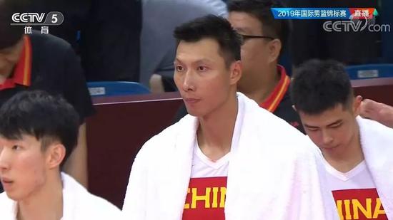 能阻止易建联的，也就只有恶意犯规了！