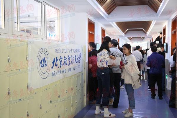 北大、清华等60余所高校代表走进校园 与二中学子、家长面对面交流