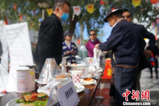 17日，西藏集中展示脱贫攻坚成果。图为活动现场。　张伟 摄