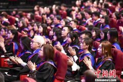 英国首位华裔大学校长逯高清：致力为中英交流