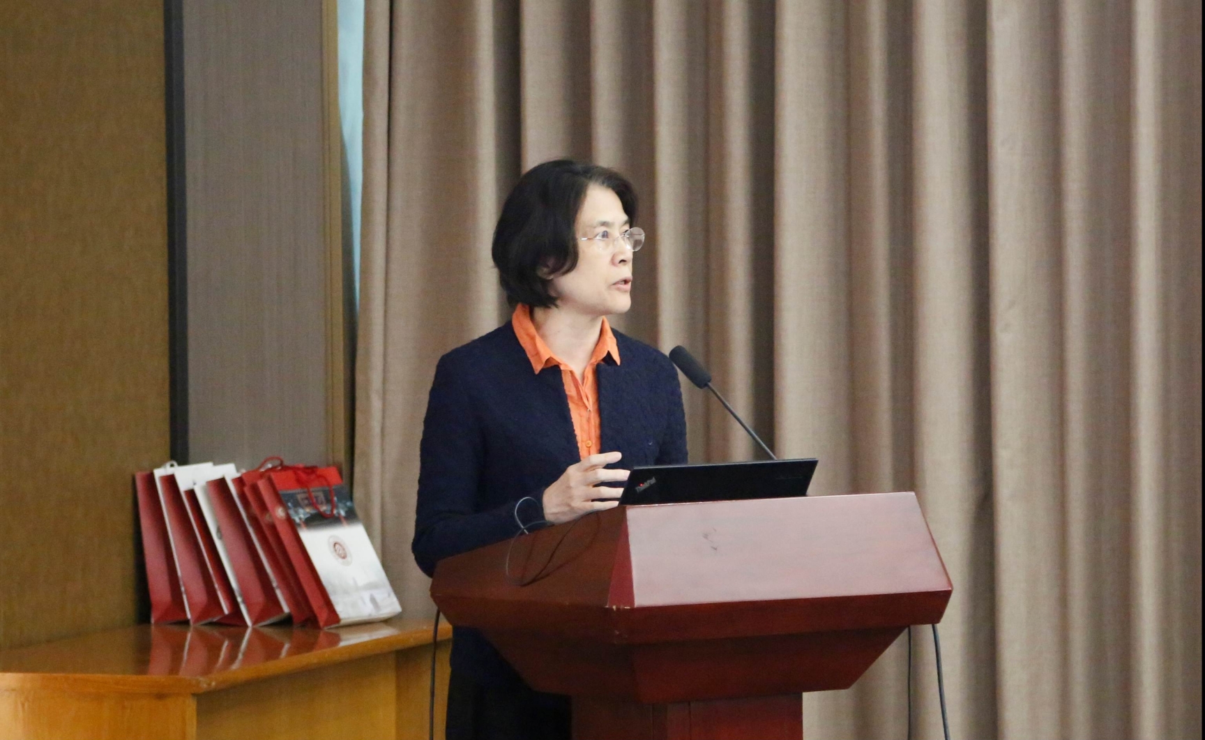 第十三届中美医师职业精神研讨会在医学部召开