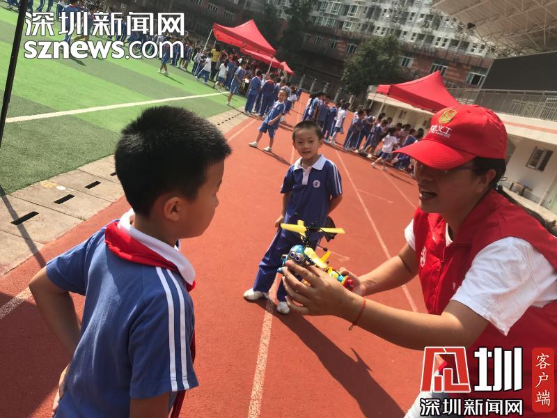 感受科技的魅力 潜龙学校举行第十二届科技节