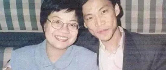 当当家务事：李国庆摔杯微博离婚 俞渝朋友圈怒