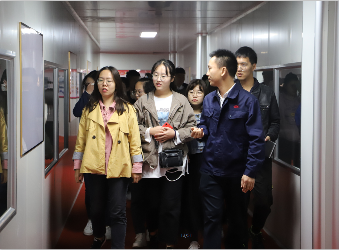 南阳师范学院师生代表走进佳龙公司观匠心工艺