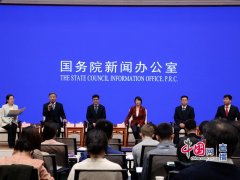 新闻办就“中国高铁科技创新”举行中外记者见