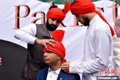 万名中外大学生齐聚矿大国际文化节 “歪果仁”