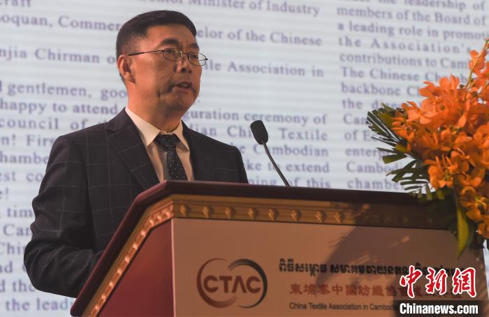 图为柬埔寨中国商会会长敬骏在致辞。　黄耀辉 摄
