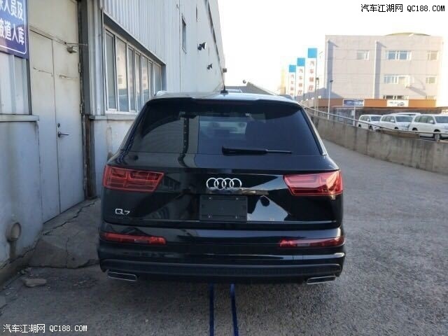 2019款平行进口奥迪Q7 3.0T科技版实拍
