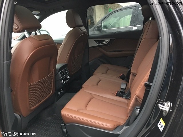 2019款平行进口奥迪Q7 3.0T科技版实拍