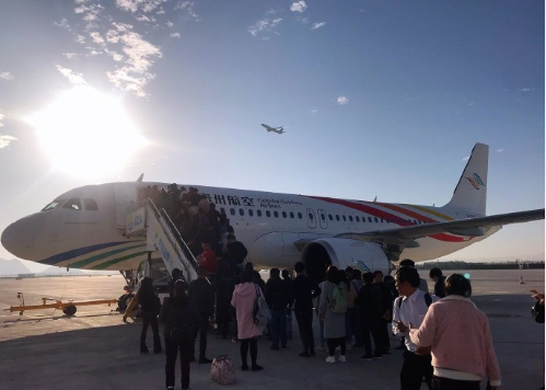 组图：多彩贵州航空首架A320neo客机投入航班服务