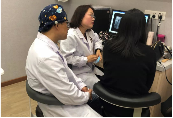 北大口腔专家高丽教授莅临盐城倍美口腔交流指导