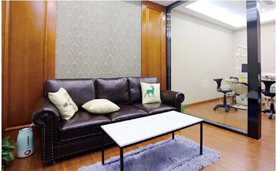 北大口腔专家高丽教授莅临盐城倍美口腔交流指导