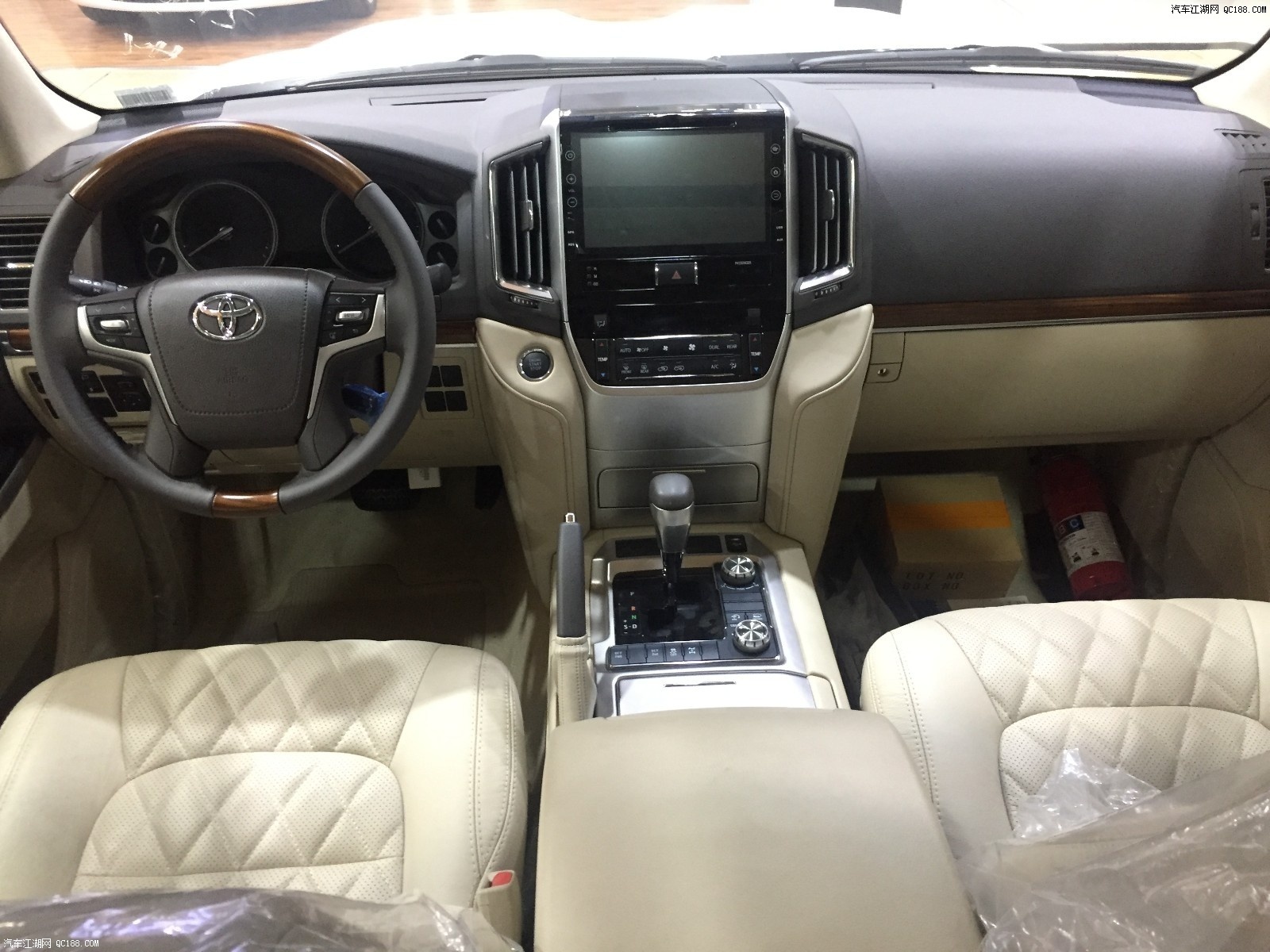 2019款中东版丰田酷路泽5700 最新报价