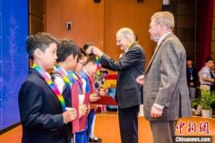 上海“科创小达人”与诺奖科学家零距离交流