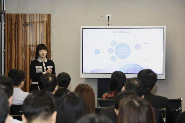 用科技创新服务社会 为科技人才搭建平台