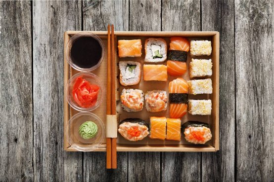 送餐机器人入驻海外日料店，科技碰撞传统催生