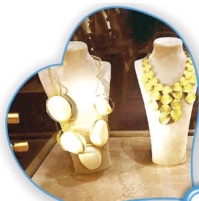 希腊国家馆展出的古老钱币遗产和可穿戴艺术。 本报记者 赵立荣摄