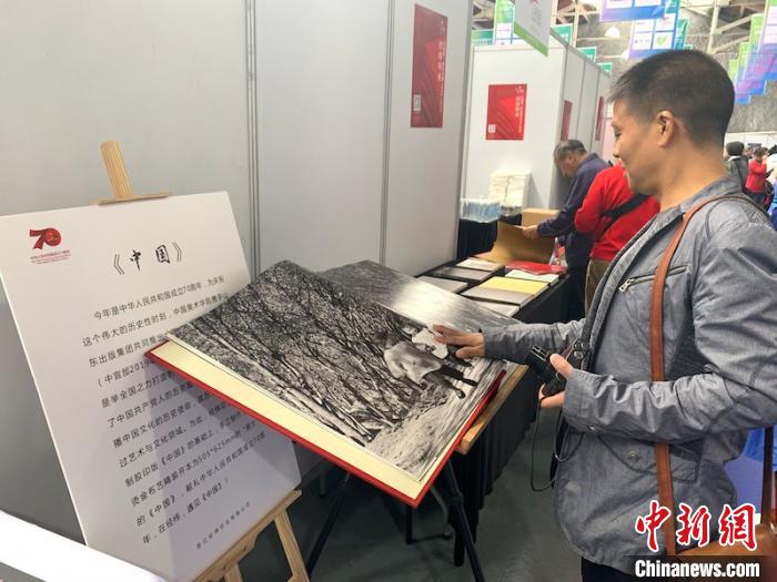 现场与摄影相关的新产品、新材料、新技术集中亮相 奚金燕 摄