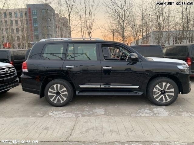 2019款中东版丰田酷路泽4600 高配解析