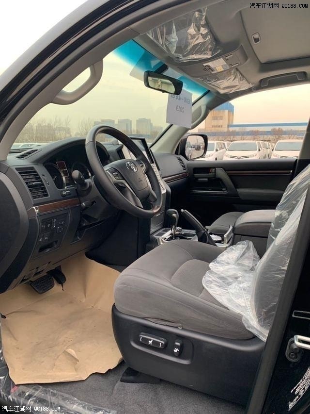 2019款中东版丰田酷路泽4600 高配解析