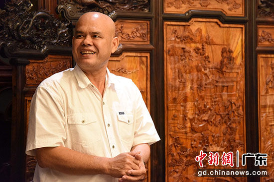 柬埔寨新闻部副国务秘书欧肯盛(H.E.Mr.Ouk Kimseng)介绍柬埔寨城市概况 苏嘉轩摄 柬埔寨新闻部副国务秘书欧肯盛(H.E.Mr.Ouk Kimseng)介绍柬埔寨城市概况 苏嘉轩摄