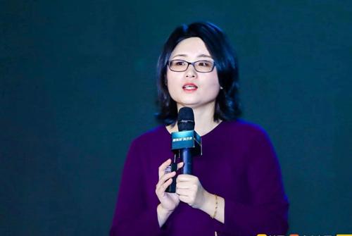 美团点评教育培训业务负责人李亦兰发表主题演讲