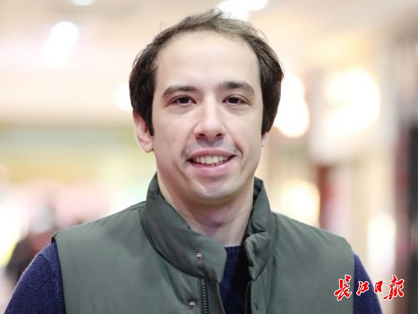 希腊学霸在光谷造中国智能产品：中国奇迹源自