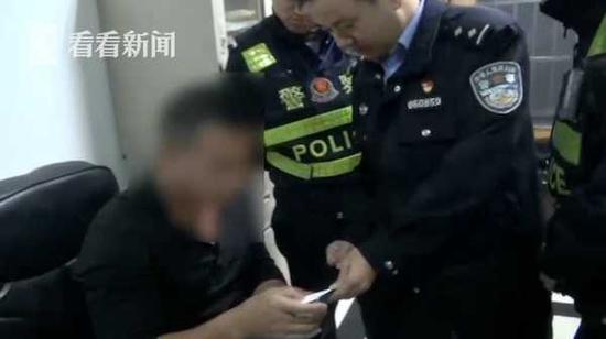 男子花450元网购“高科技”假牌 原因让人哭笑不得