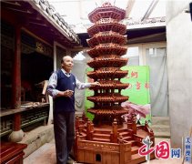 溧阳一老木匠耗时半年 手工打造木制宝塔
