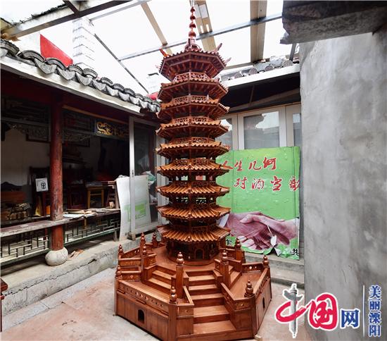 溧阳一老木匠耗时半年 手工打造木制宝塔