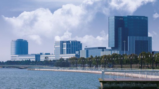 从人才培养到高层次人才精准奖励，临港新片区对人才实施全方位支持