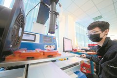 洛阳鑫光锂电研发的锂电池各项性能跻身行业先
