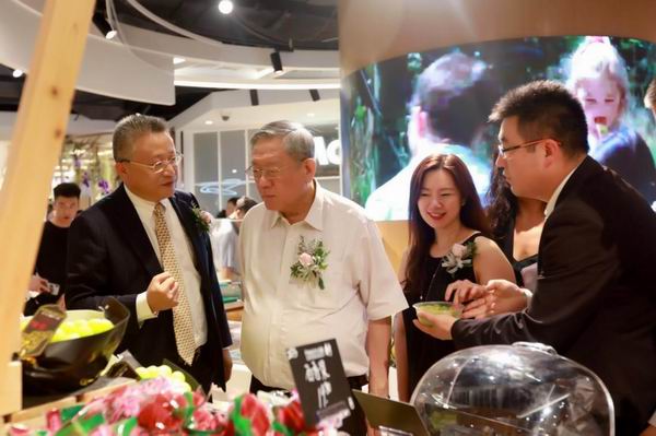 吸引你进百货公司的可能就是一家小超市