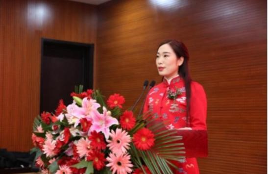 (石家庄同路人教育集团董事长徐微女士致辞)