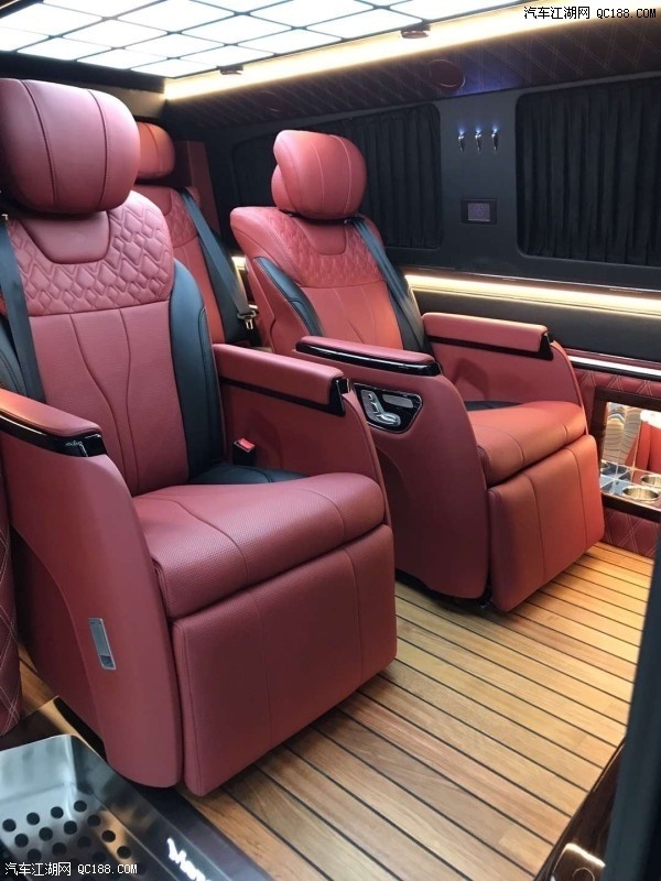 2019款墨版奔驰V250报价 配置动力体验