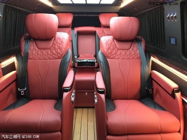 2019款墨版奔驰V250报价 配置动力体验