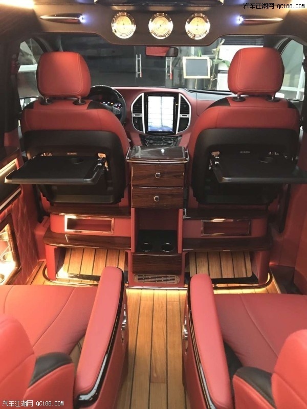 2019款墨版奔驰V250报价 配置动力体验