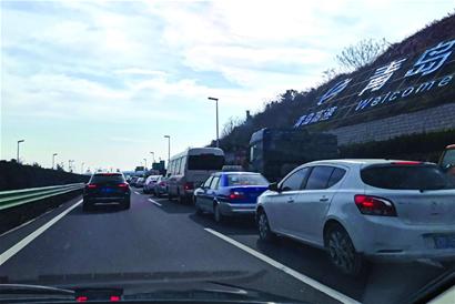 人工车道等“草鸡”了 ！咨询办理ETC市民增多