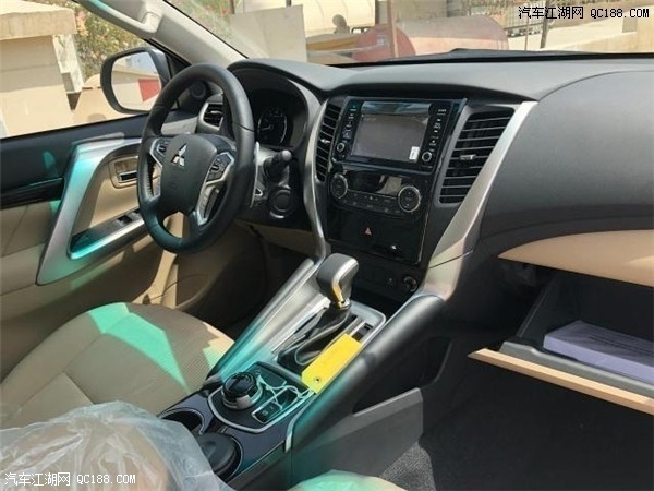 19款三菱帕杰罗劲畅 运动流线感越野