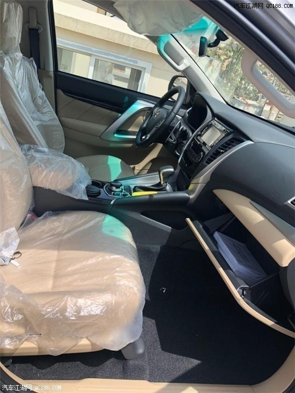 19款三菱帕杰罗劲畅 运动流线感越野