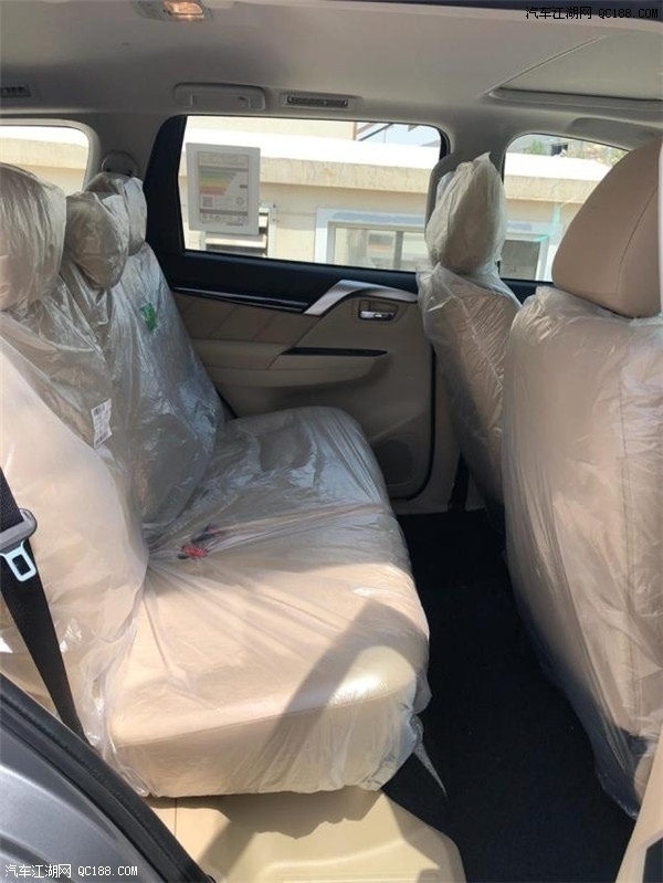 19款三菱帕杰罗劲畅 运动流线感越野