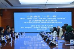 6国20多位法律专家到昆明西山法院参观交流